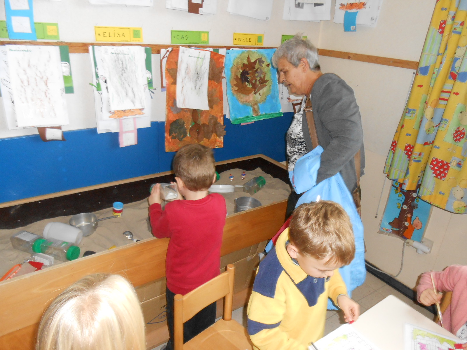 grootouders op bezoek in de klas van juf Claire